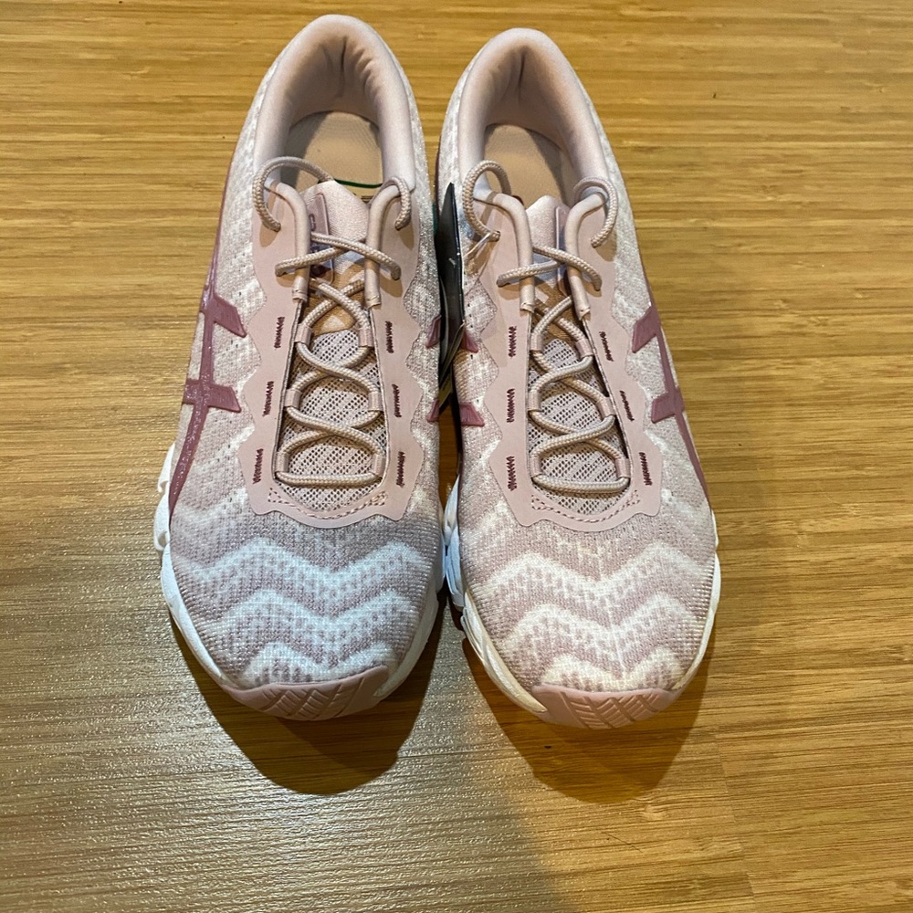 New ASICS - Picture 4 of 5